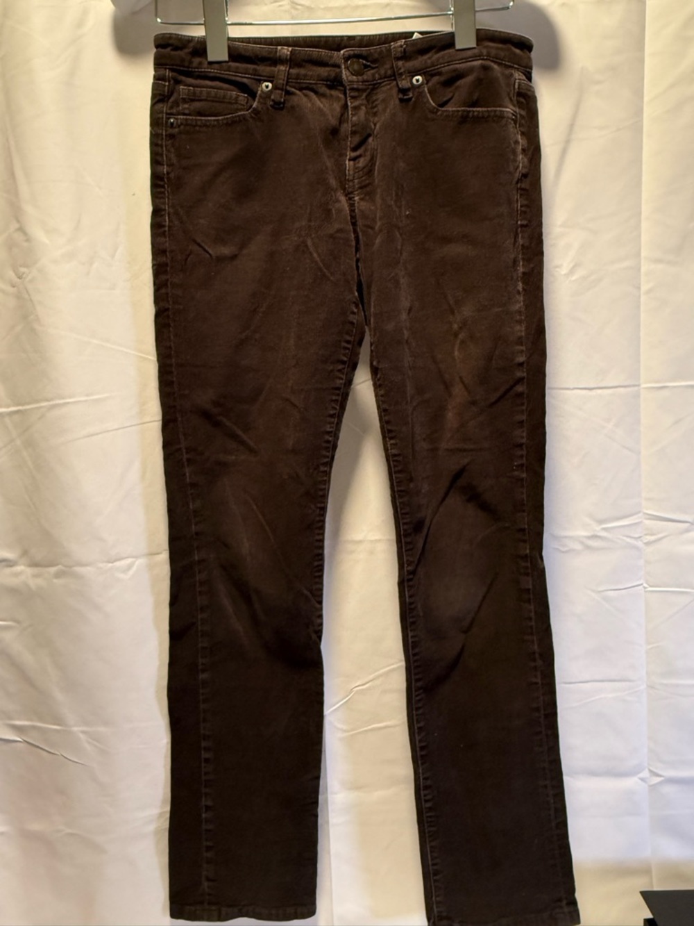 Uniqlo Dark Brown Skinny Jeans 

Size - 5

Waist - 24”